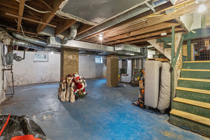 Building Photo - 624 Thomas Ave