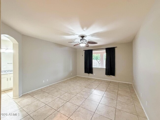 Building Photo - 203 W Cedar Dr