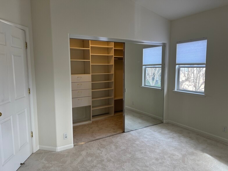 Building Photo - 202 Everett Ave