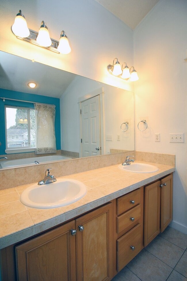 Building Photo - 7123 SE Brooklyn St