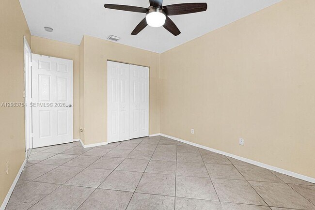 Building Photo - 1623 E Harmony Lake Cir