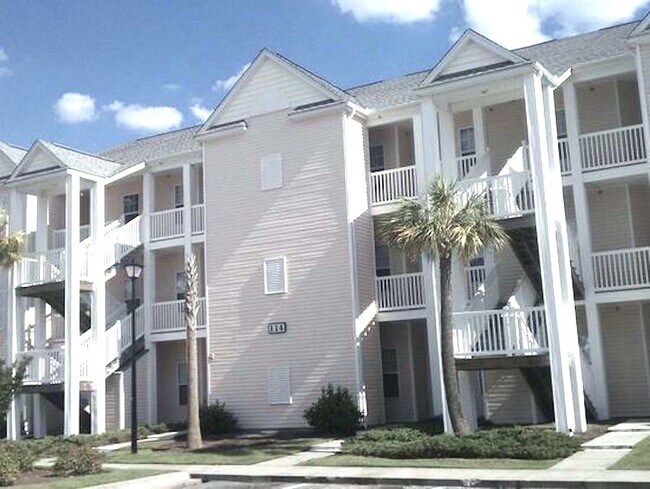 Primary Photo - AVAILABLE NOW! 3 BED/2 BATH CONDO IN FOUNT...