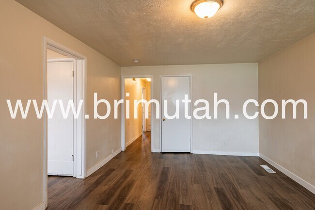Building Photo - 224 W 400 N