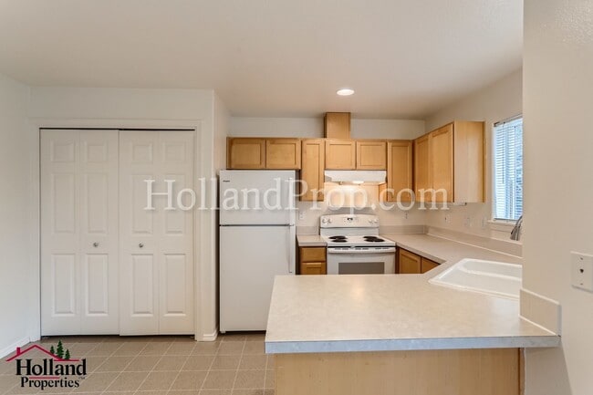 Building Photo - 3060-3062 Lazy River Dr