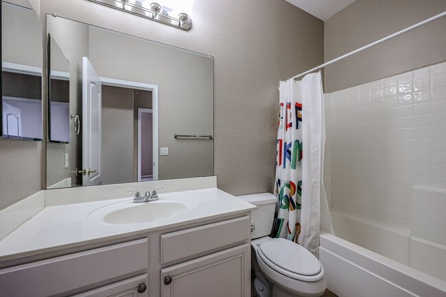 Building Photo - COMING SOON !! Lovely 4Bedroom/2Bath in the Heart of Chandler