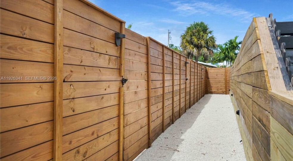 Building Photo - 1119 W Las Olas Blvd