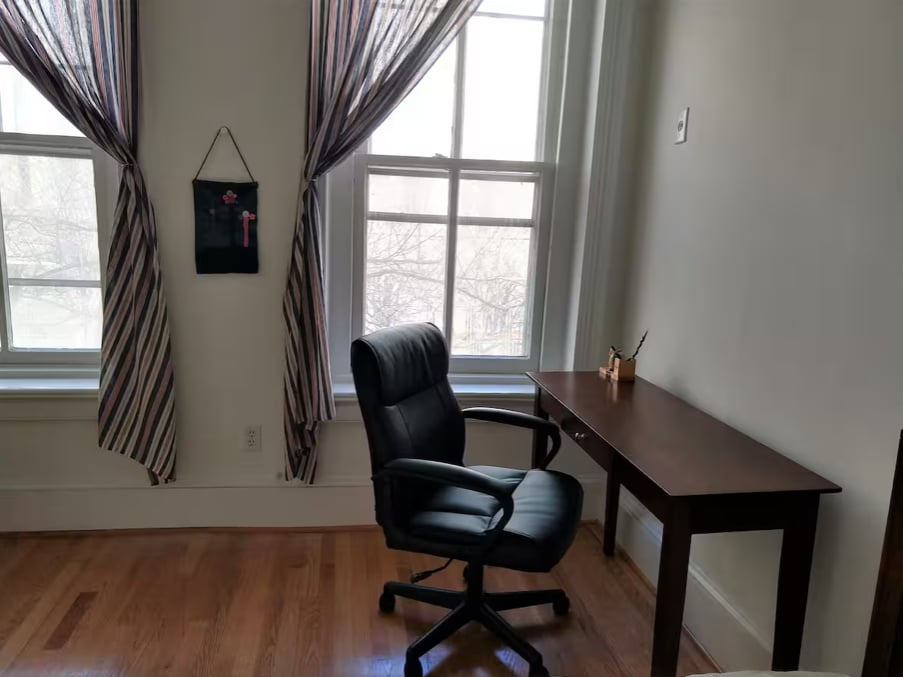 Building Photo - 131 C St SE