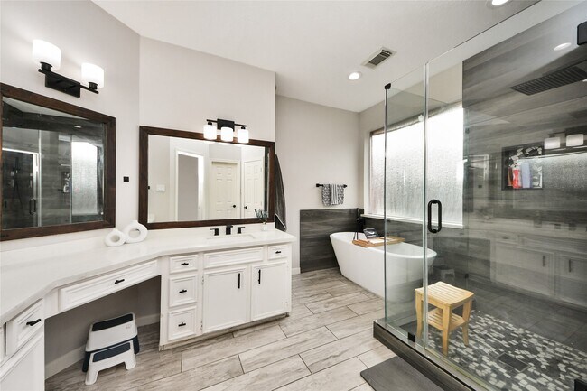 Building Photo - 12307 Lusterleaf Dr