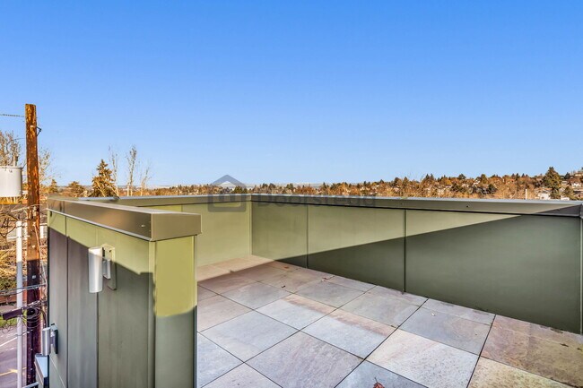 Building Photo - 2505 E Union St