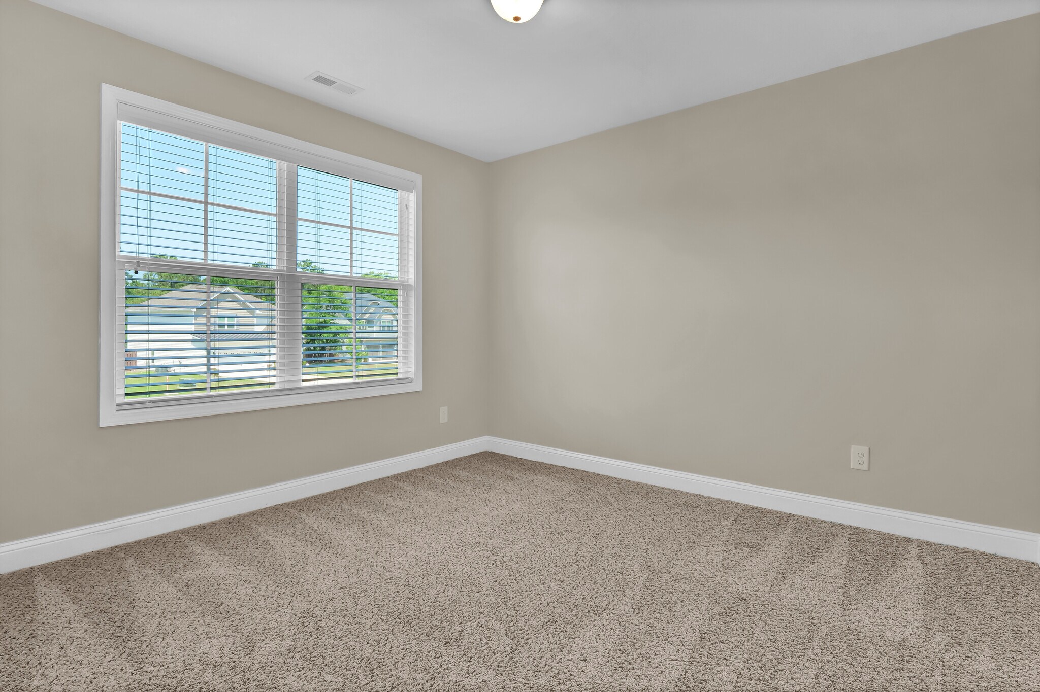 Building Photo - 315 Red Cedar Dr