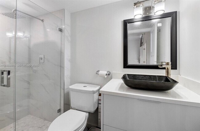 Building Photo - 100 Bayview Dr