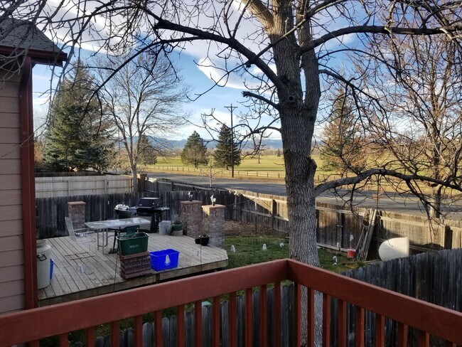 Building Photo - 4B/2B Home with Attached Garage in Longmont Ready for June!