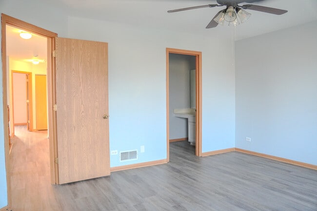Building Photo - 2208 Rebecca Cir