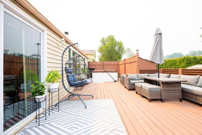 Building Photo - Amazing 3 Bedroom and 2 Full Bath Home For Rent in Greece Available April 1st.