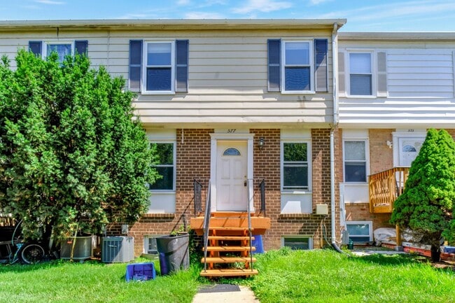 Primary Photo - Move In Ready Townhome in Gaithersburg!