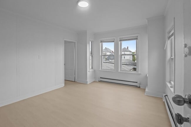 Building Photo - 6 Coffin Ave Ct