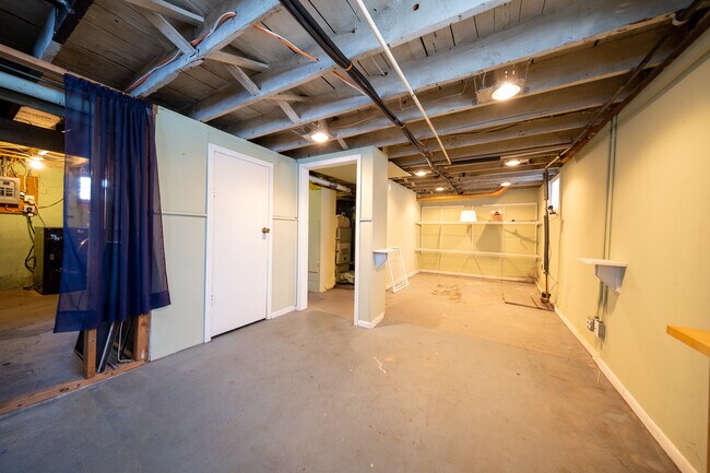 Building Photo - 3832 18th Ave S