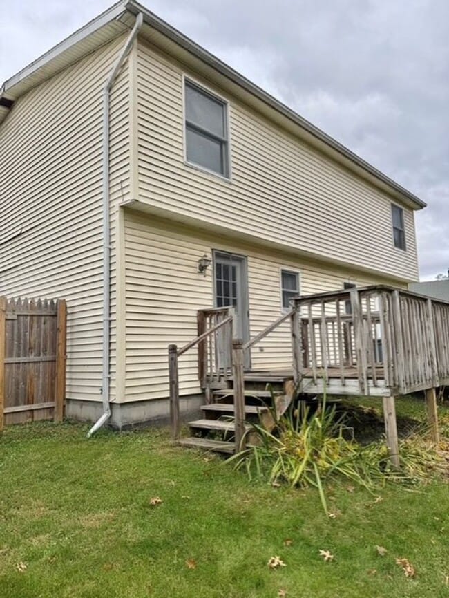 Building Photo - 120 Hinsdale St