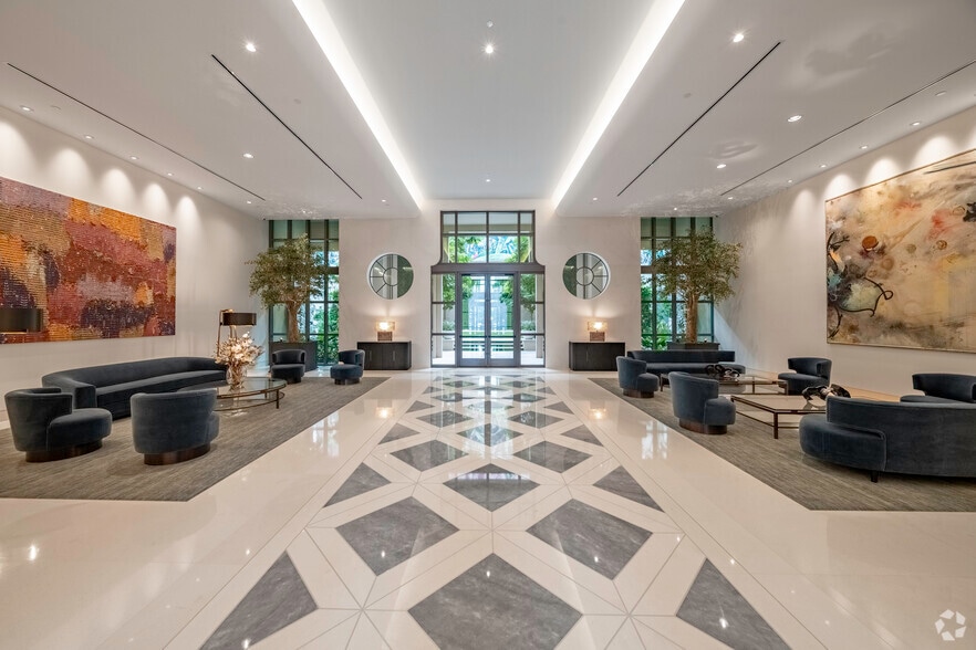 Lobby Photo - Regency Parc
