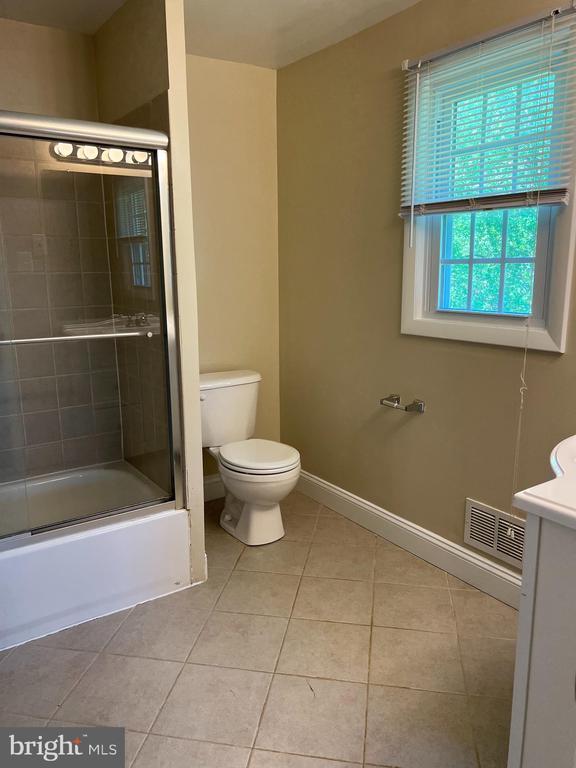 Building Photo - 4616 Willow Run Dr