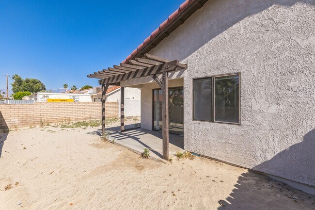 Building Photo - 78683 Ave 42