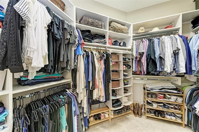 Building Photo - 367 Compass Point Dr