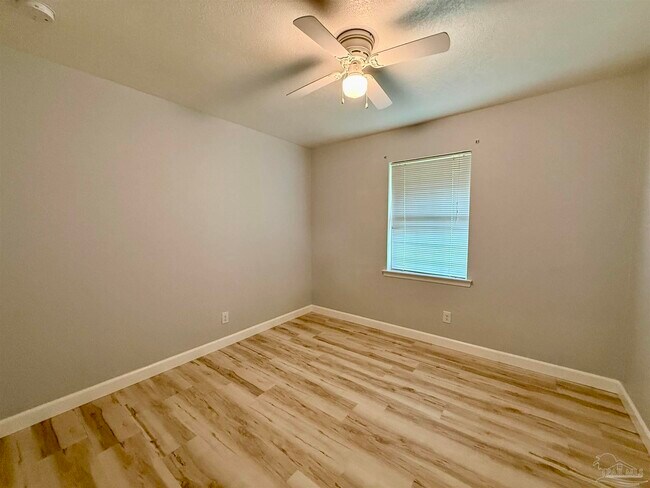 Building Photo - 9681 Pine Cone Dr
