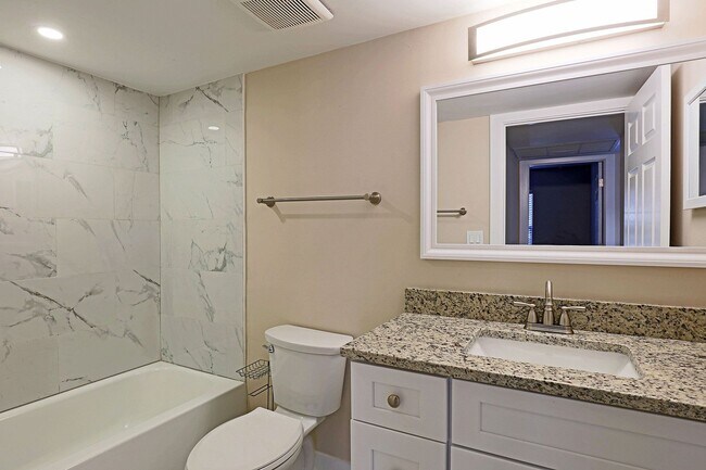 Building Photo - 5331 Summerlin Rd