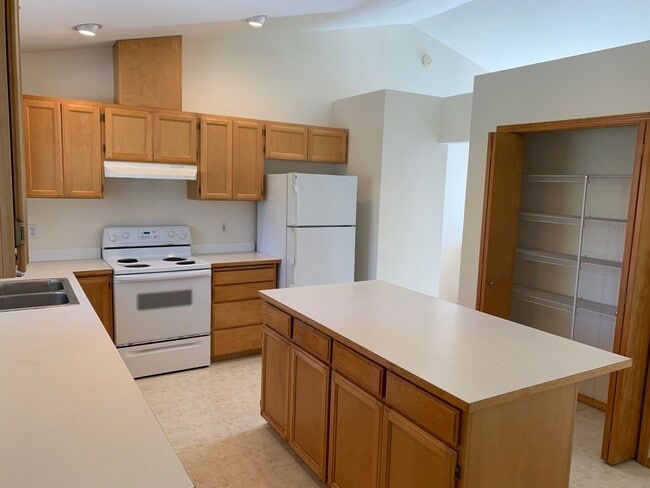 Building Photo - Newly remodel 4 bed 3 bath home in Shoreline