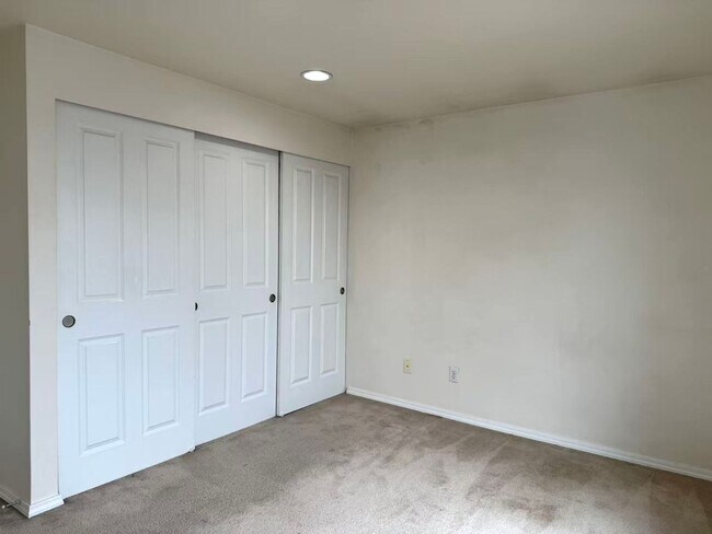 Building Photo - 1124 N 92nd St