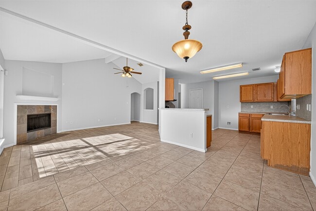 Building Photo - 16414 Sylvan Dale Dr