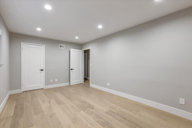 Building Photo - 406 Central Ave