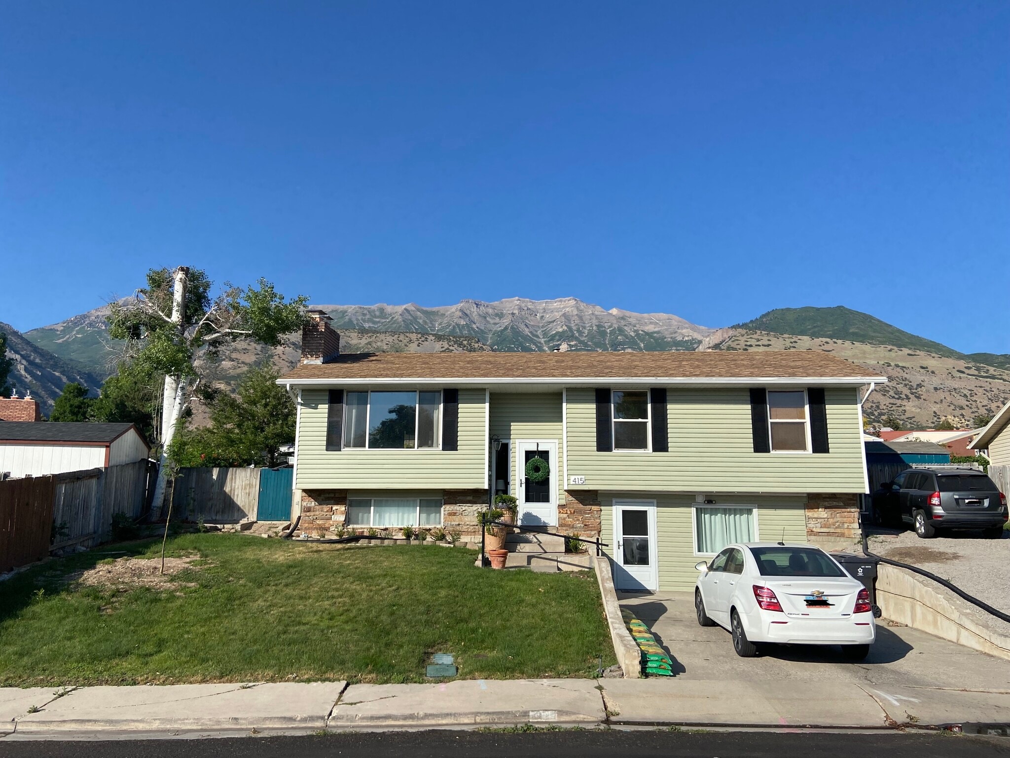 Building Photo - 415 Valley View Dr