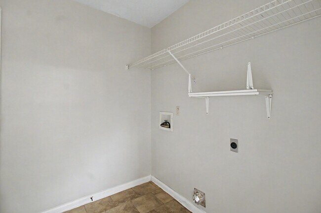 Building Photo - 1651 Latham Ct