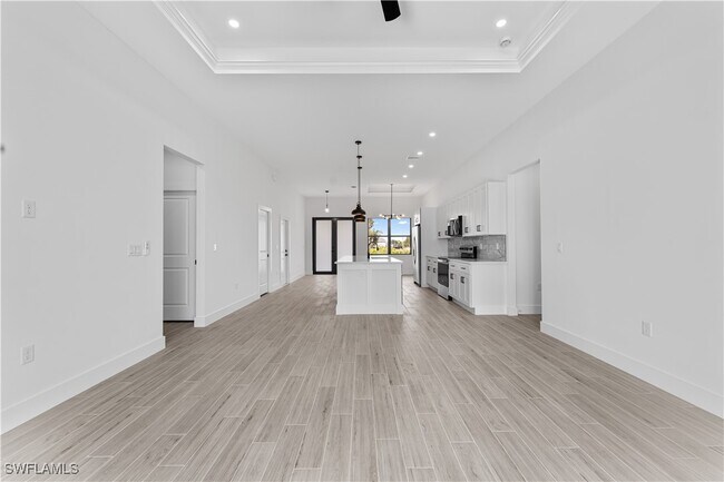 Building Photo - 348 Pyramid Ave