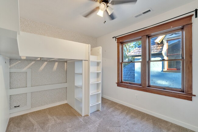 Building Photo - 2656 Jefferson Ave