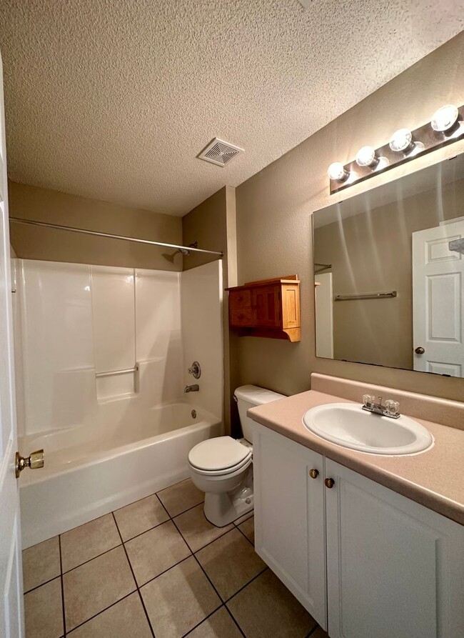 Building Photo - Charming 3br 2ba Home for Rent - Less than...