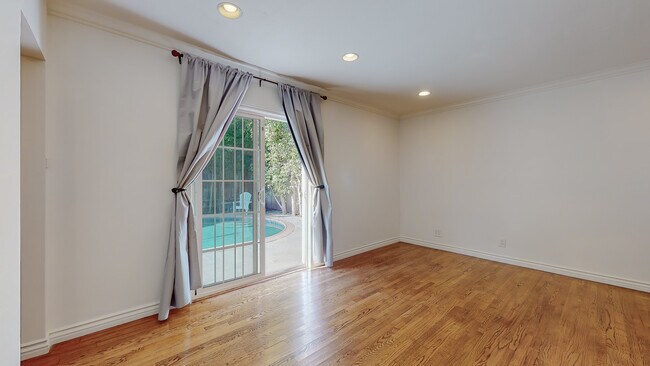 Master bedroom... - 18406 Bessemer St
