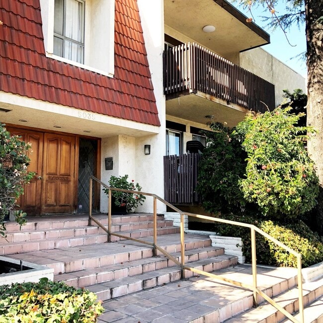 Building Photo - 1bd/1ba, Gorgeous, private unit with balcony, with parking in Sherman Oaks!