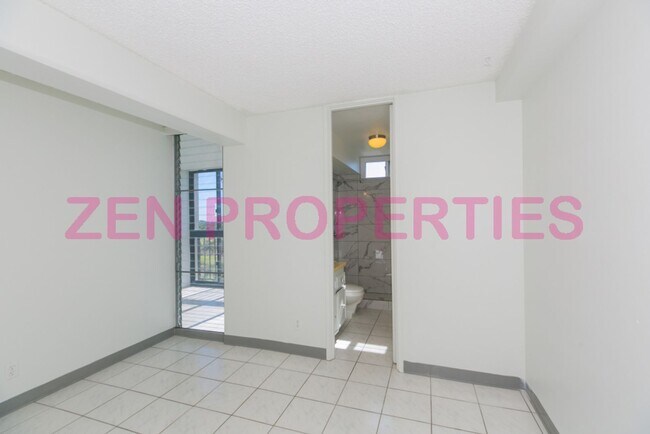 Building Photo - a 2 bdrm, 2 bath unit with 2 prkg at Fairway House for rent