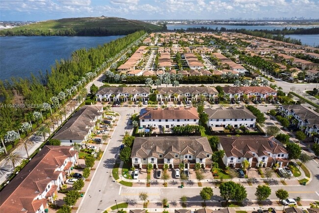 Building Photo - 8885 NW 102nd Ct