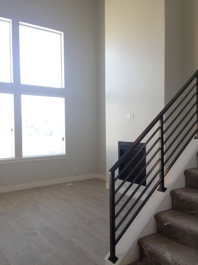 Building Photo - Beautiful Modern Home in Lehi w attached 2 car garage!