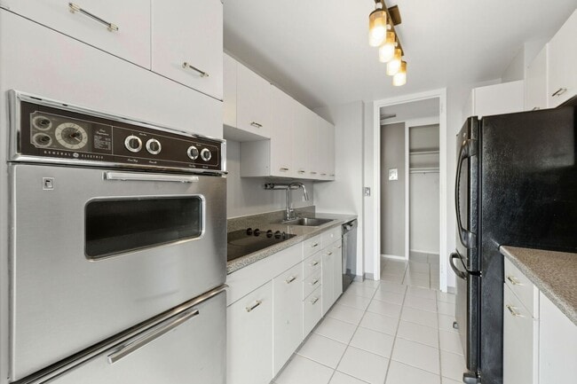 Building Photo - 4800 S Chicago Beach Dr