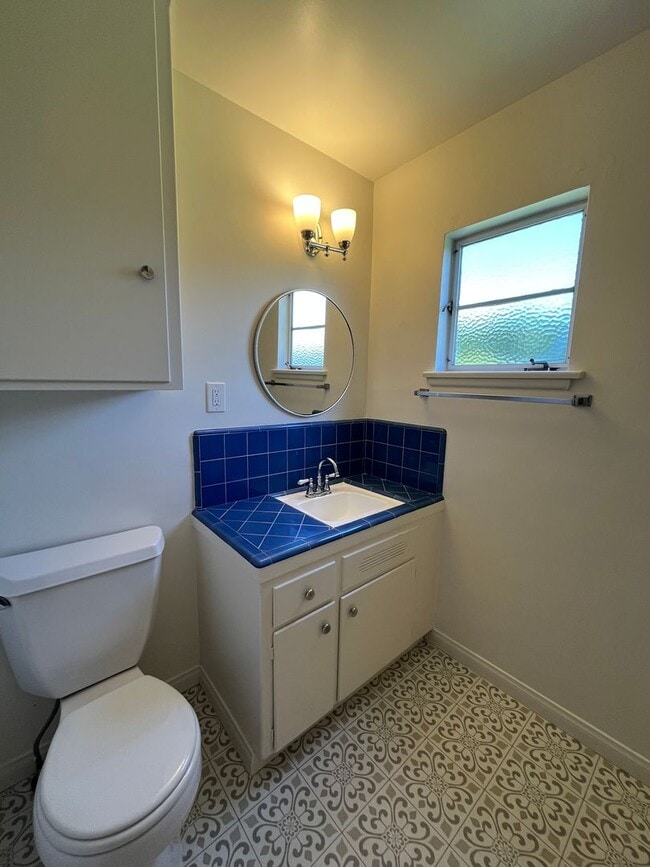 Building Photo - Charming Single Level 3-Bedroom 2-Bathroom Home With Hardwood Floors