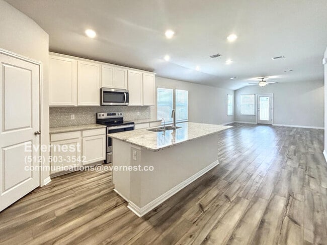 Building Photo - Spacious 4-Bedroom Home with Modern Comfor...