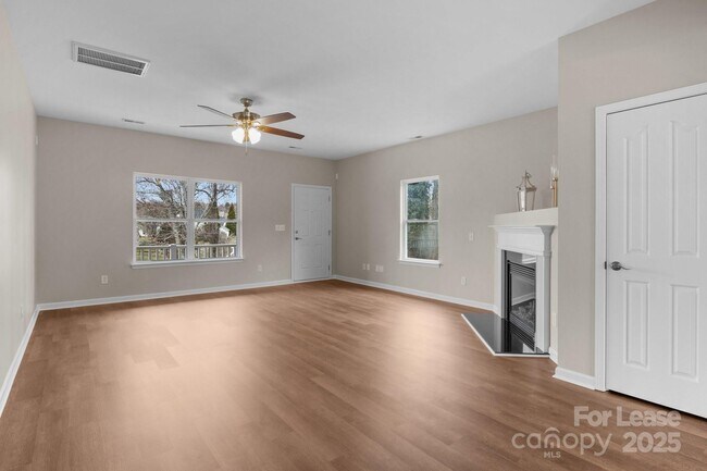 Building Photo - 302 Flanders Dr