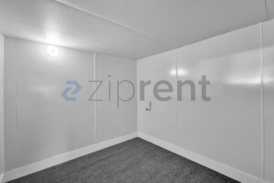 Building Photo - Unit