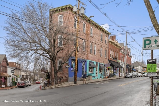 Building Photo - 69 Main St