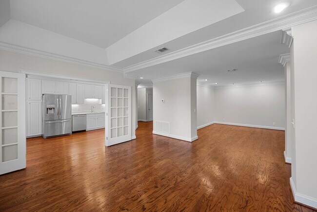 Building Photo - Newly Renovated Condo in The Westende with...