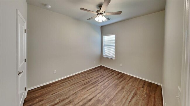 Building Photo - Luxury 3 Bedroom 2 Bathroom Townhome in Piedmont Schools (Neighborhood Park)